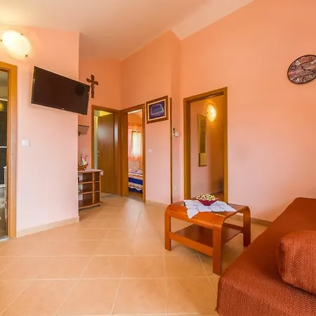 Nyaraló Ana Labin